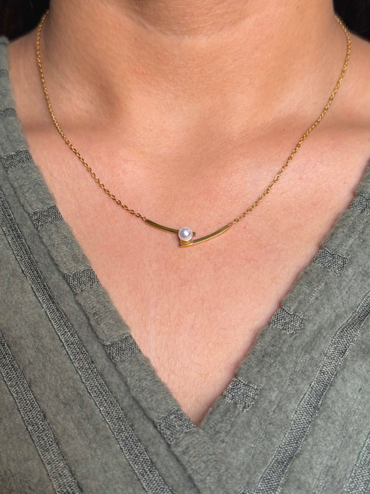 Minimal Pearl Necklace