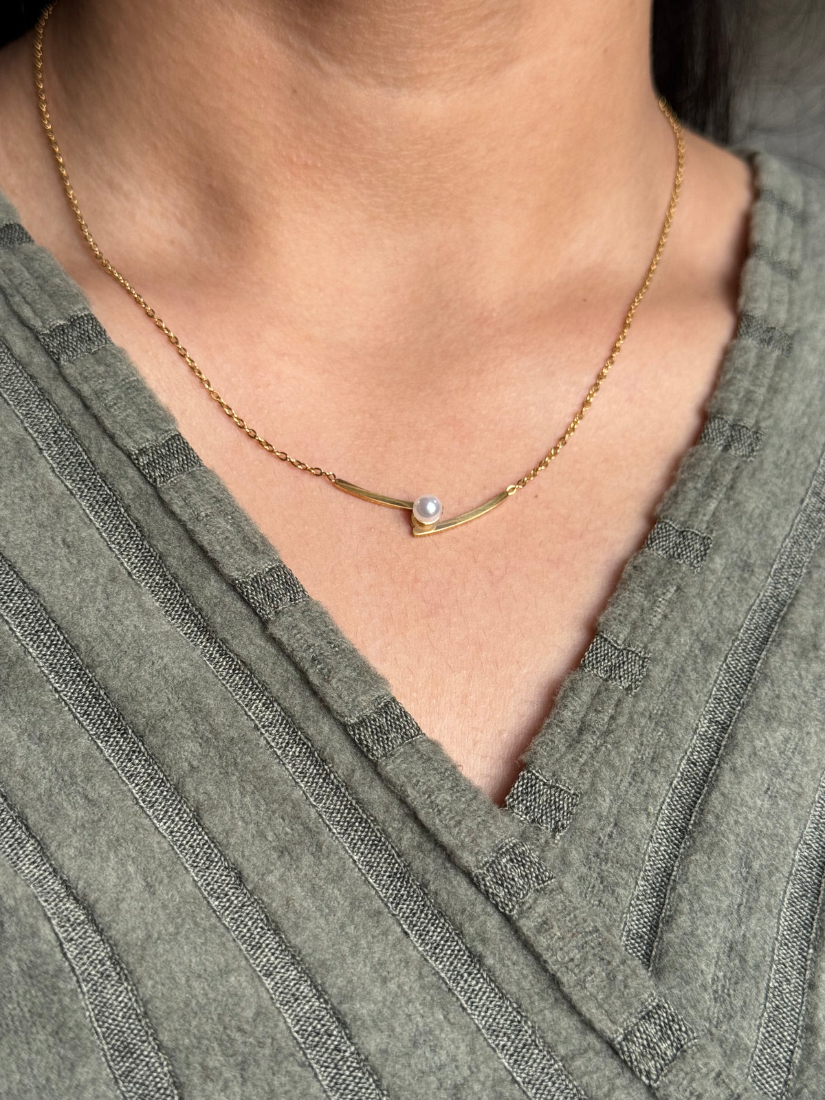 Minimal Pearl Necklace