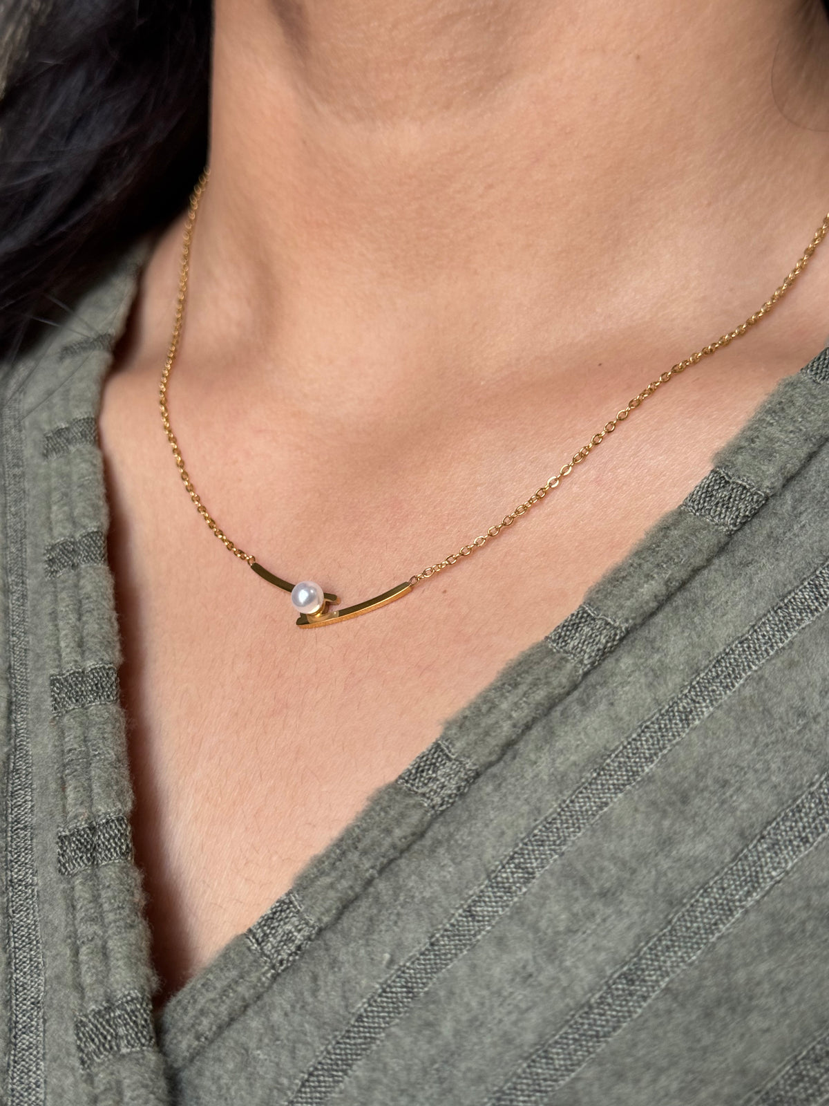 Minimal Pearl Necklace